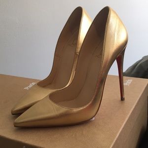 GOLD Christian Louboutin- So Kate 36